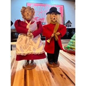 vintage kitschy pair of christmas carolers